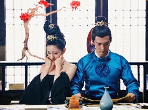 坚决遏制天价片酬，当红明星片酬大曝光，天价收入吓坏网友！