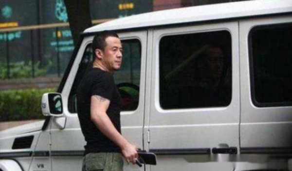 明星杨坤的换车史，就是一部奋斗史！从奥拓换到百万豪车奔驰大G-有驾