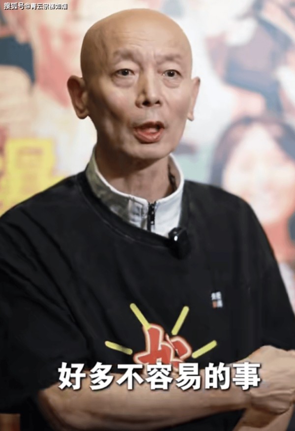 67岁葛优近况曝光：银幕常青树笑谈“网红”角色，淡然处生子传闻