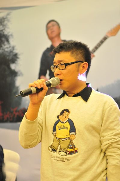 庞龙经纪人丨庞龙经纪公司丨庞龙代言费丨内地男星丨明星档案丨庞龙出场费多少丨庞龙商演价格丨明星代言公司丨明星经纪公司丨歌手庞龙个人资料简介
