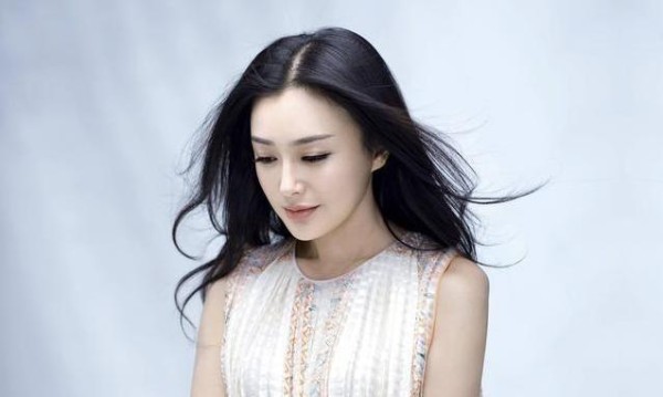 明星改年龄是常态？由88年改成92年，这是越活越年轻的节奏？