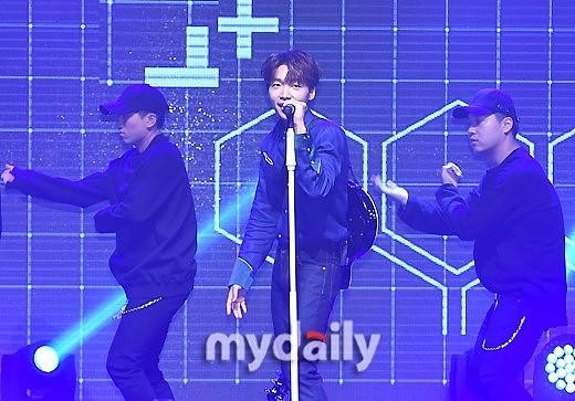 侯明昊VS黄明昊：谁更胜一筹？