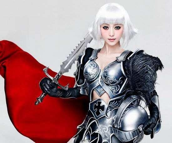 明星cos游戏女角色对比，成龙乱入成第一人？杨颖神似，她最惊艳