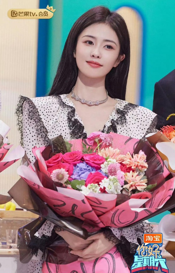 [白鹿][新闻]241120 白鹿录制《hi6》节目,行程满满,粉丝期待爆棚——本命星新闻