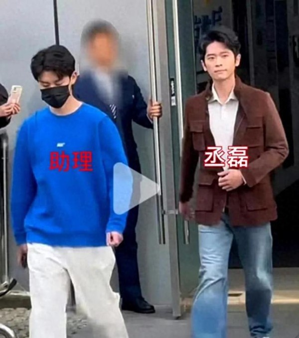 演员丞磊遭助理颜值碾压！时尚造型秒杀正主，粉丝骂：别来抢风头