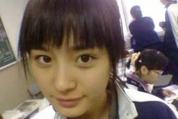 女明星出道前VS出道后，迪丽热巴感觉没变，黄圣依非常惊艳