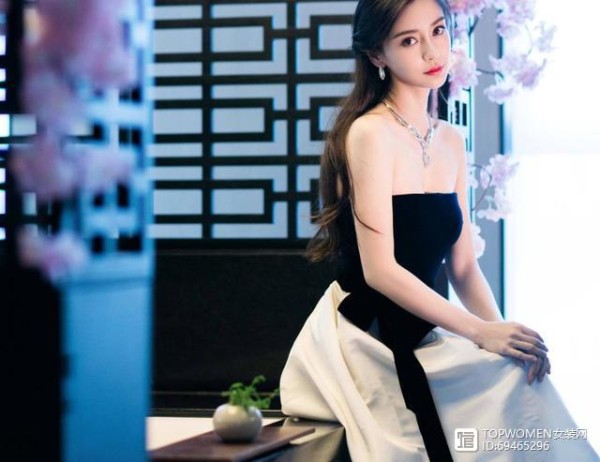 女明星同框比美，原来她才是真正王者