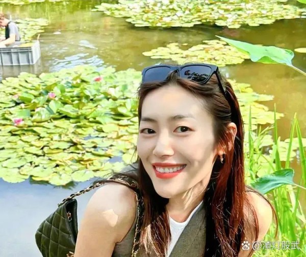 刘雯的感情动向又上了热搜。点了个...@渣灯股武的动态