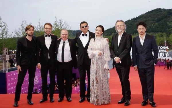 北影节闭幕│奖有归属电影无界 全场起立为演员的榜样李雪健鼓掌