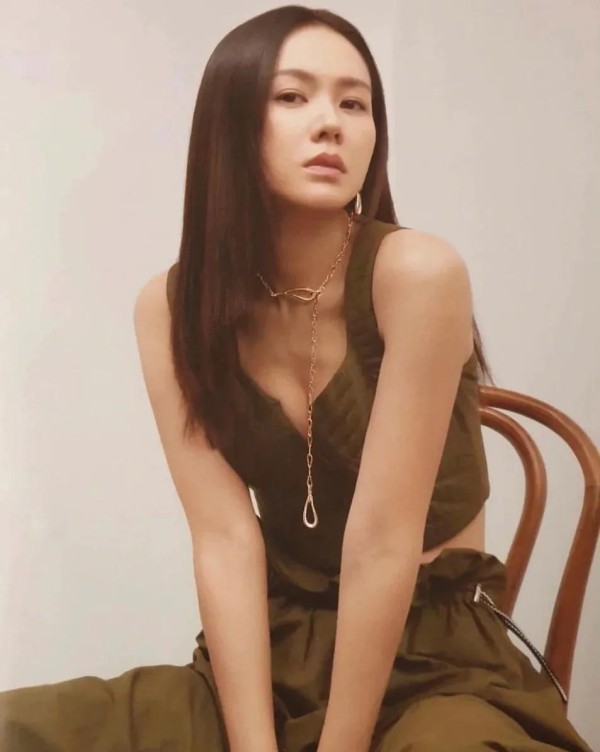 孙艺珍：韩国“四大美女之一”，出道多年为何至今没有财阀敢惹？