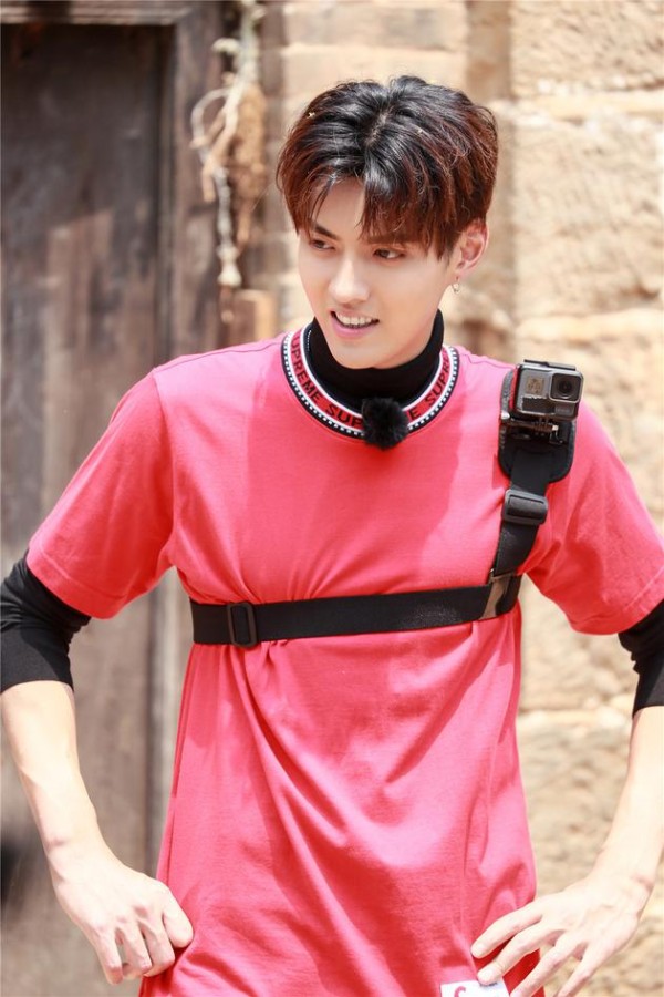 吴亦凡寻找公鸡