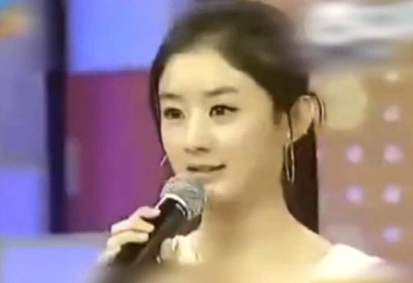 明星出道前后对比照，果然都是被包装过的，看到李宇春我笑喷了