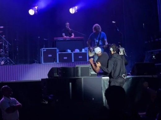 Darius Rucker falling off stage 