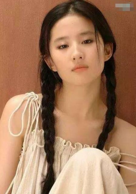 刘亦菲早期写真照，仿佛看到了仙女，不愧是“神仙姐姐”