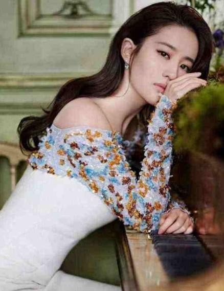 刘亦菲早期写真照，仿佛看到了仙女，不愧是“神仙姐姐”