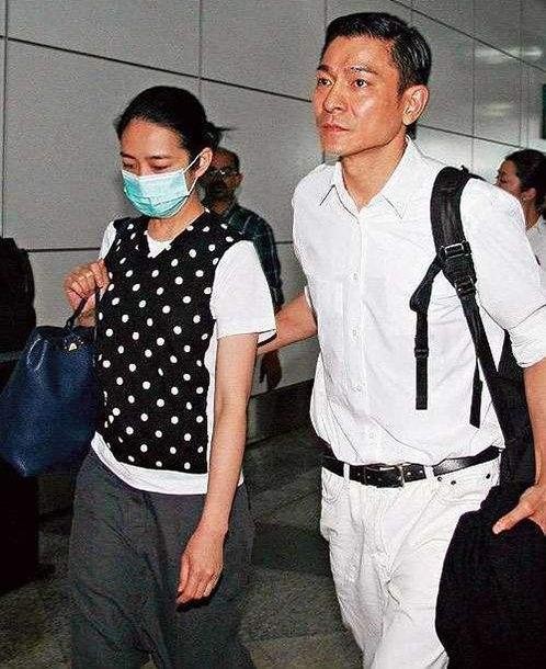 ​追星的最高境界！盘点娶粉丝当老婆的明星，网友：我还有希望！