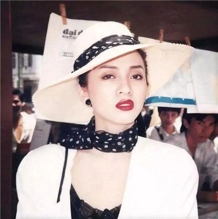 看了梅艳芳90年代穿搭，才发现：时尚再轮回一次，你也没有她时髦
