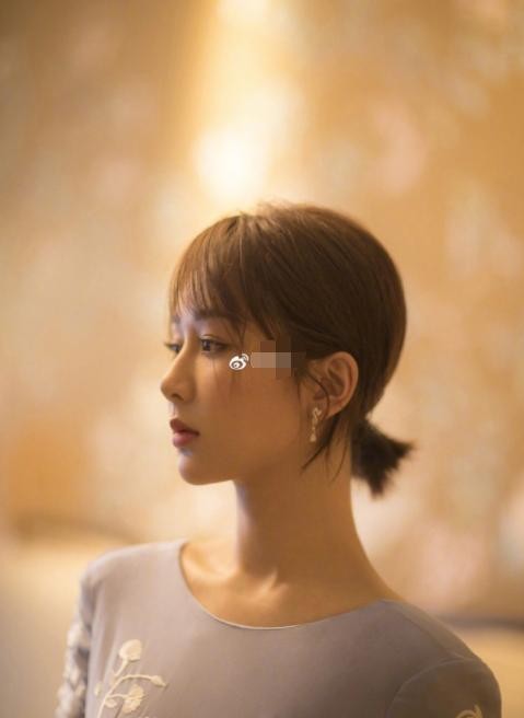杨紫回应金鹰未获奖太尴尬了，这种自我安慰式也只能做给粉丝看