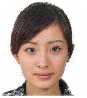 当红明星的证件照，赵丽颖大圆脸杨幂漂亮，第三张至今猜不出是谁