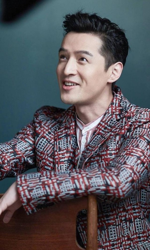 胡歌连续三年和阿玛尼合作成为代言人, 为什么偏偏会钟情于他呢?