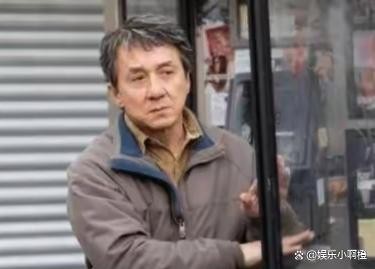 成龙老了，李连杰也老了，周星驰也老了，65的他看起来却像30岁