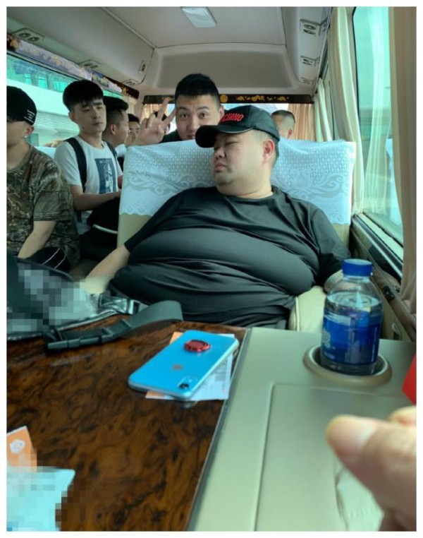 明星生日大碰撞，刘恺威欧豪和王诗龄撞车，德云社孙越用眼神回击