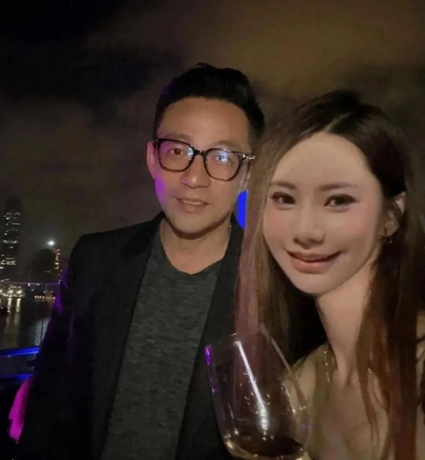 无敌了！汪小菲夫妇巴厘岛烛光晚餐秀恩爱，全家上阵霸气护驾