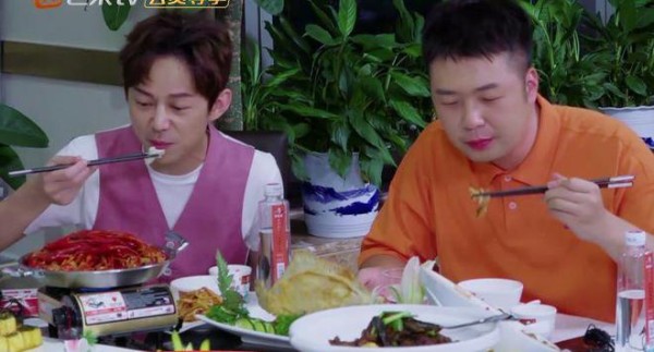 应采儿吐槽娱乐圈明星丑态，浪费食物惹人嫌，网友直呼大快人心！