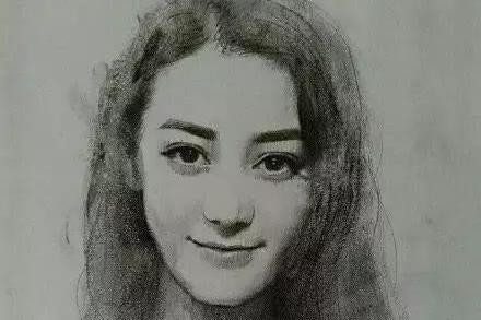 粉丝花费一年时间为迪丽热巴画像,这才是追星的正确方式