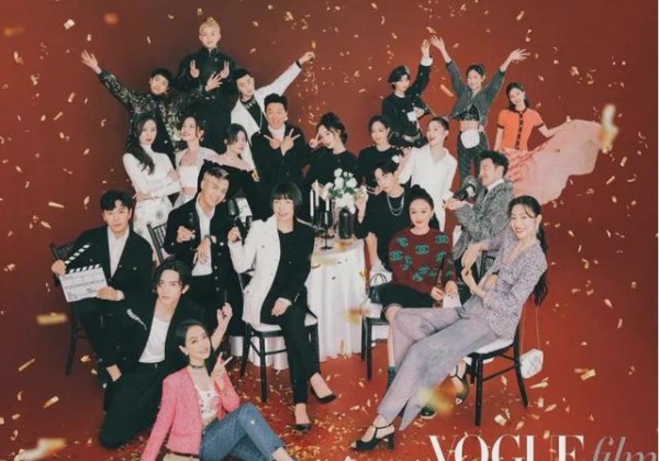 Vogue群星合照斗艳，杨幂稳站C位却被刘雯抢风头？周迅气质太出众