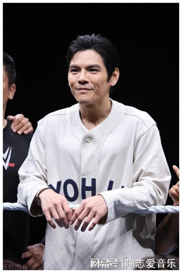 向佐，一个武打明星，竟然生生被网友整成一个“喜剧演员”！