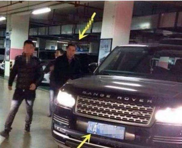 娱乐圈里十分有名的老戏骨, 两人一个演警察一个演坏蛋