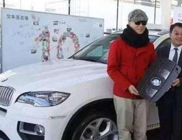 娱乐圈里十分有名的老戏骨, 两人一个演警察一个演坏蛋
