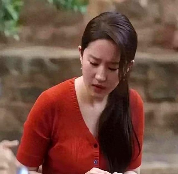38岁仍似少女？刘亦菲“冻龄”秘籍曝光，普通人差在哪？