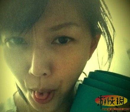 各种甜蜜幸福充滿愛 盘点明星新年卖萌私房照(8)