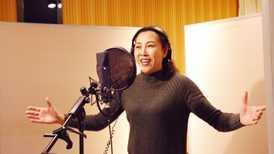 山东青年歌唱演员李迎春创作的公益歌曲MV《我愿意》上线走红！