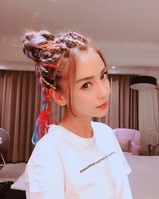 赵丽颖领衔的五大流量女王中，似乎只有baby成名的方式最与众不同