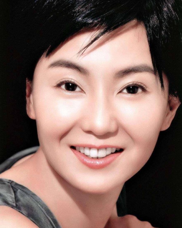 一代女神张曼玉：从清纯玉女到魅力女人，如同红玫瑰，美丽又多刺
