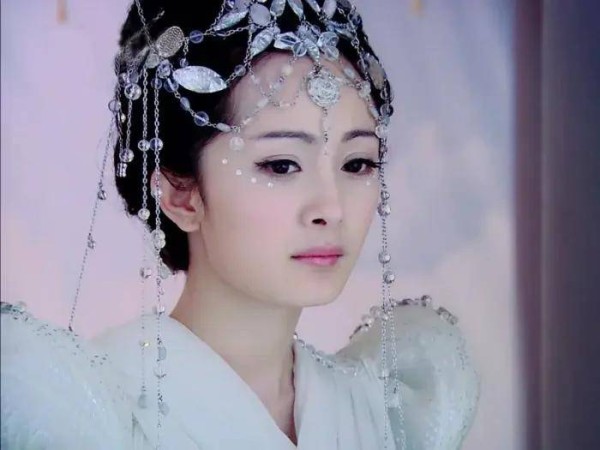 <a style='color:#f10404;' href='https://www.mingxing.cc/tags-274.html ' target='_blank'>杨幂</a>是否也被规则过，探索<a style='color:#f10404;' href='https://www.mingxing.cc/tags-274.html ' target='_blank'>杨幂</a>的成名之路