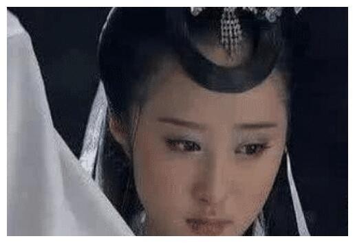 被张艺谋封杀的两位女星，前者乖乖退圈，后者让张艺谋损失近千万