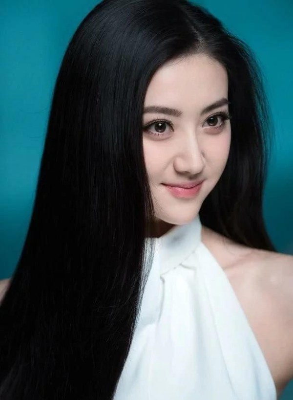 内地最受欢迎的10大高颜值女明星，景甜上榜，热巴排第4