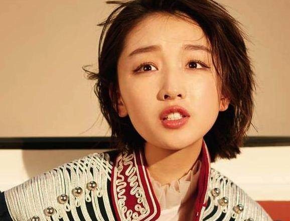 28岁拿双料影后，将成章子怡周迅后第三人，成就令其他女星嫉妒
