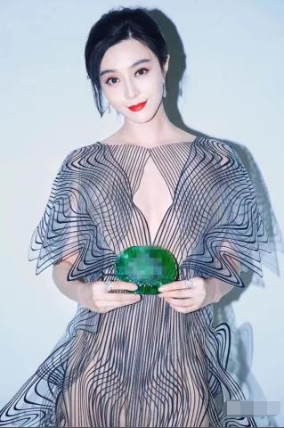 透视长裙造型最服就是舒淇，范冰冰最优雅，维密超模最前卫