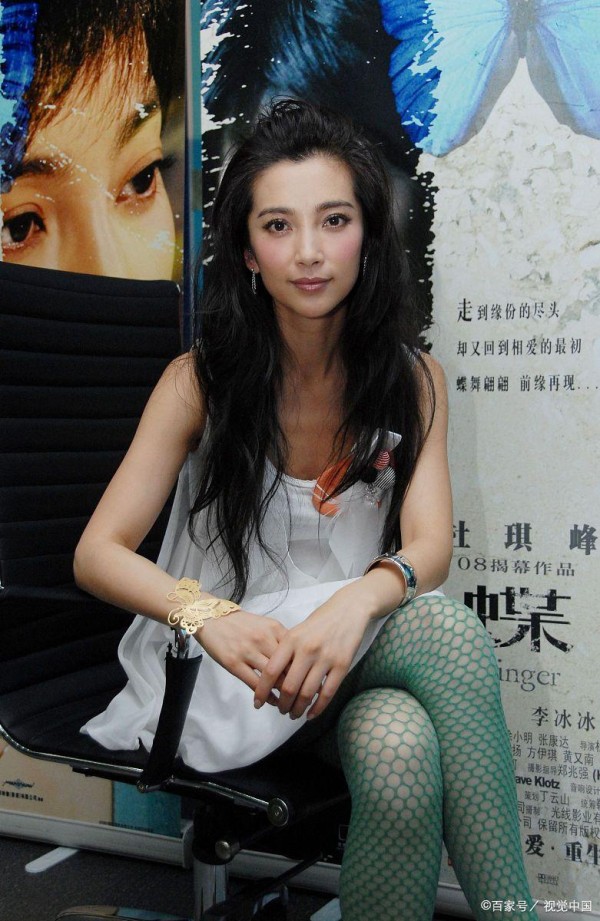 明星台上风光台下慌？经纪人捏住命脉幕后真相