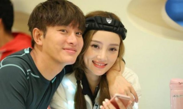 贾乃亮李小璐官宣离婚，抵不过七年之痒，未来共同抚养女儿甜馨