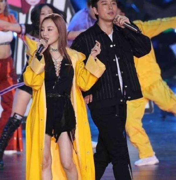 贾乃亮李小璐官宣离婚，抵不过七年之痒，未来共同抚养女儿甜馨