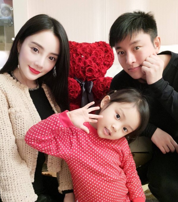 网曝贾乃亮有意复合却遭家人反对真假？李小璐官宣离婚原因曝光？
