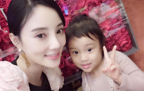 百万抚养费，贾乃亮李小璐离婚协议被曝光？李小璐方愤怒回应！
