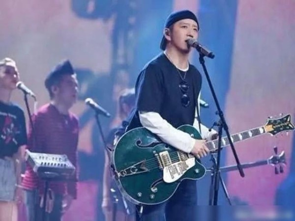 2019年就要过完了，李小璐婚内出轨离婚后，刚刚有位明星出轨了
