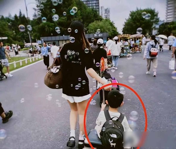 赵丽颖隐婚风波升级,与男子带儿子郊游,男方疑似赵德胤!